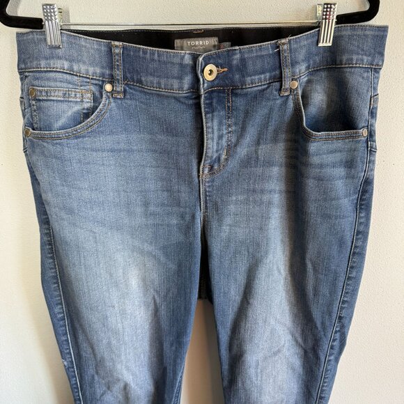 Torrid Womens Bombshell Skinny Jeans 18R Stretch Medium Wash Grip Waistband - Picture 3 of 13